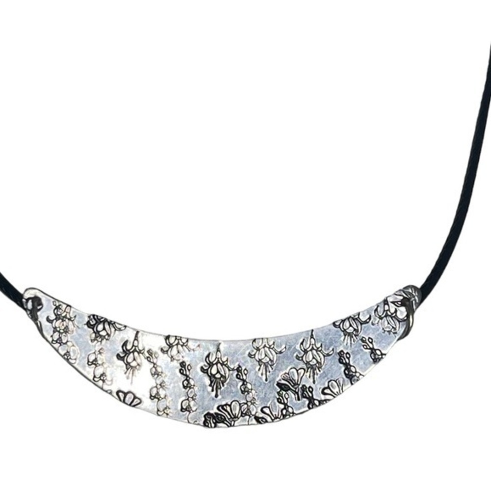 Handmade stamped floral silver pendant adjustable black leather cord necklace - Picture 4 of 7